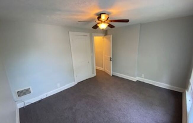 4 beds, 1.5 baths, $1,495, Unit 433