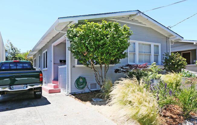 OPEN HOUSE: Sunday (6/1) from 3:00pm to 4:15pm. 2BR/1BA single family home in San Mateo, Deck, Yard, Laundry, Parking, Pet considered, Close to downtown San Mateo(38 South Delaware Street)