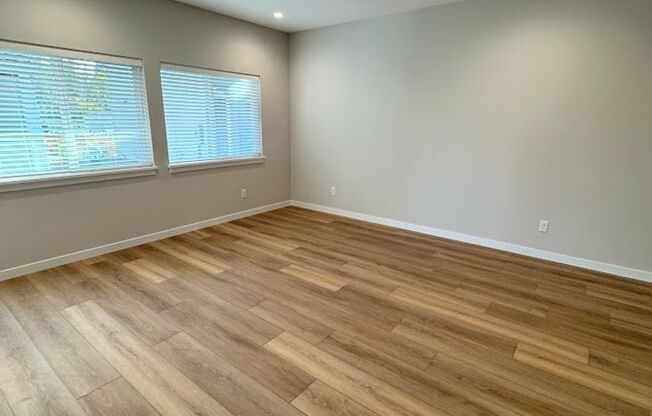 Newly Built 3 Bed, 2.5 Bath Cottage Homes with Free Wifi Internet