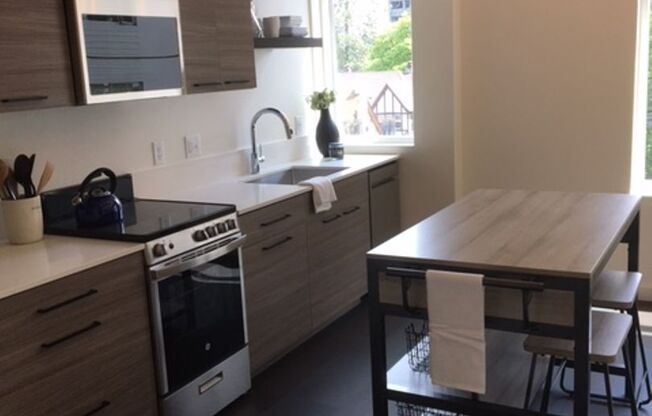 1 bed, 1 bath, 592 sqft, $1,945, Unit 410