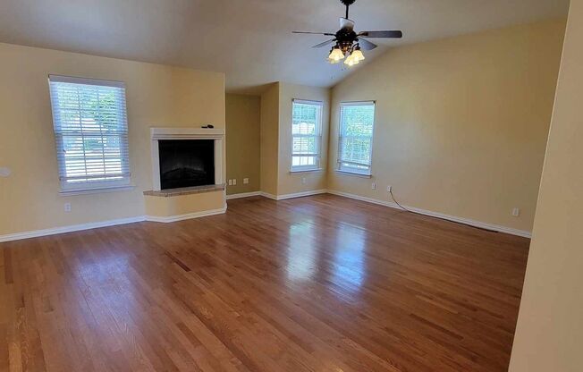Beautiful 4 bedroom, 2 bath home for rent-Pet Friendly!