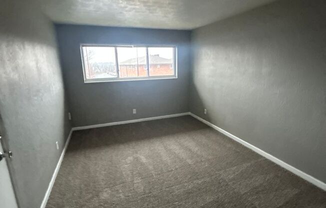 2 beds, 1 bath, 750 sqft, $1,170, Unit B12 1045 17