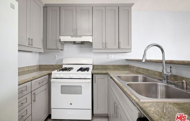 1 bed, 1 bath, 634 sqft, $1,750, Unit 115
