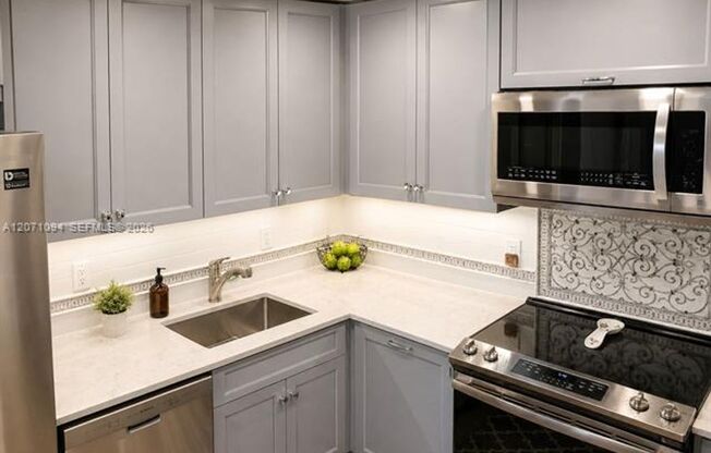 800 West Ave cu-817, Miami Beach, FL 33139