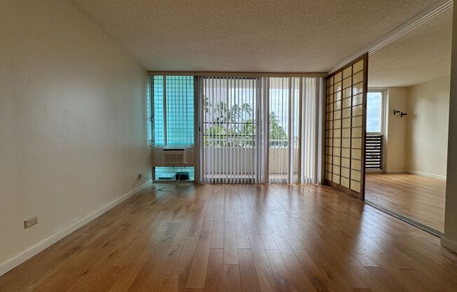 2 Bedroom / 1.5 Baths / 1 Parking at Harbor View Plaza