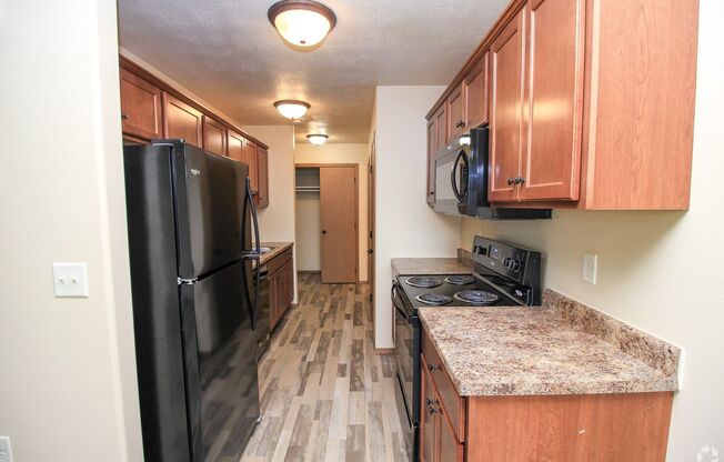 3 beds, 2.5 baths, 1,260 sqft, $1,640, Unit 6800-04