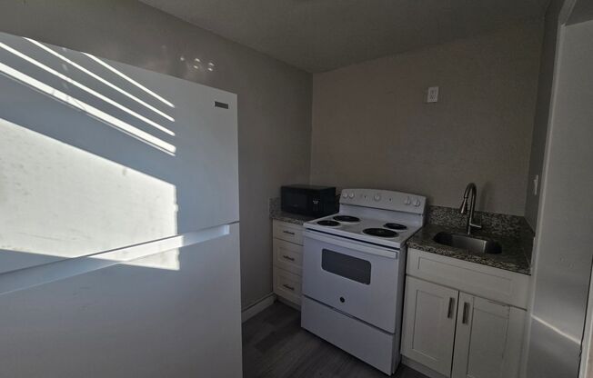 Studio, 1 bath, 267 sqft, $645, Unit #20