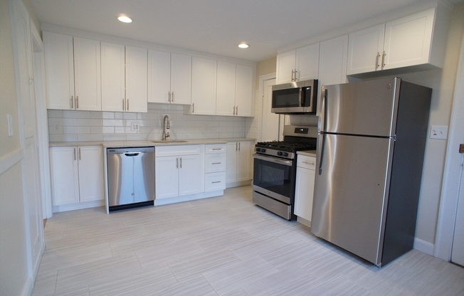 425 NEWPORT AVE