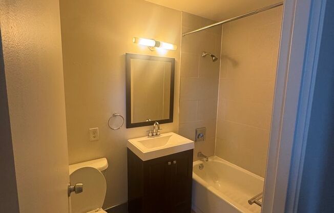 1 bed, 1.5 baths, 1,155 sqft, $1,825, Unit D-002