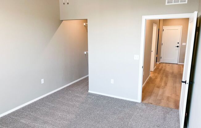 2 beds, 2 baths, 1,092 sqft, $1,750, Unit Bldg 5 Apt 5300