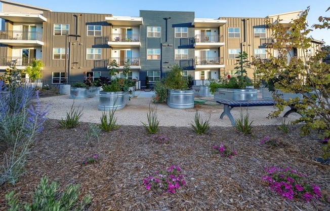 a courtyard with a bench and a bench in front of an apartment building