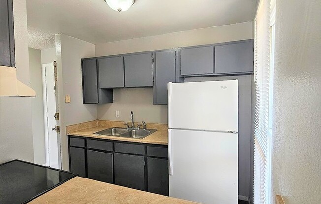 2 beds, 1 bath, 860 sqft, $1,000