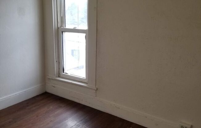 1 bed, 1 bath, $700, Unit Apt 9