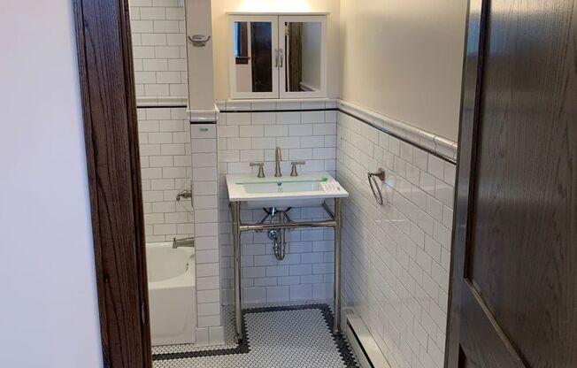 Studio, 1 bath, $959, Unit B-2