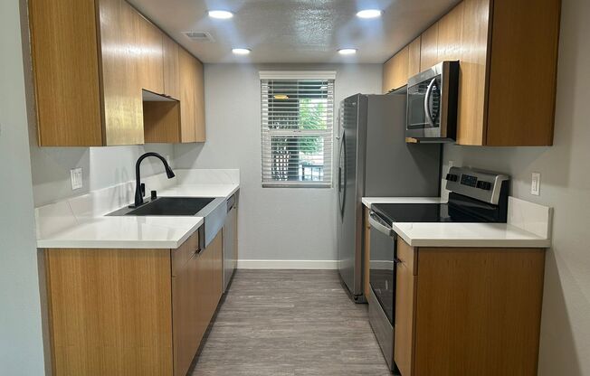 2 beds, 1 bath, 875 sqft, $2,725, Unit 42