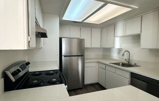 2 beds, 1 bath, $1,475, Unit 27