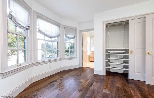 2211 STEINER ST