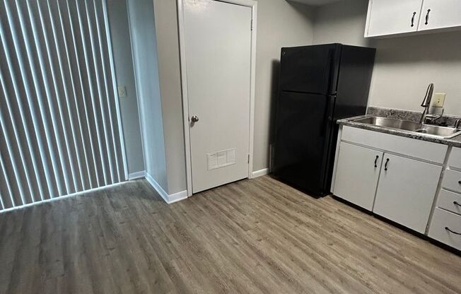 2 beds, 1.5 baths, 1,045 sqft, $1,200, Unit B4-01