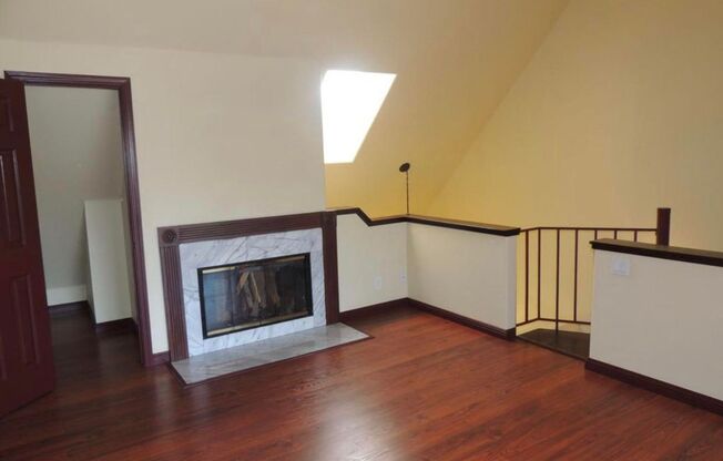 GREAT DEAL...$2,790 / GORGEOUS REMODELED HAYWARD TOWN HOME