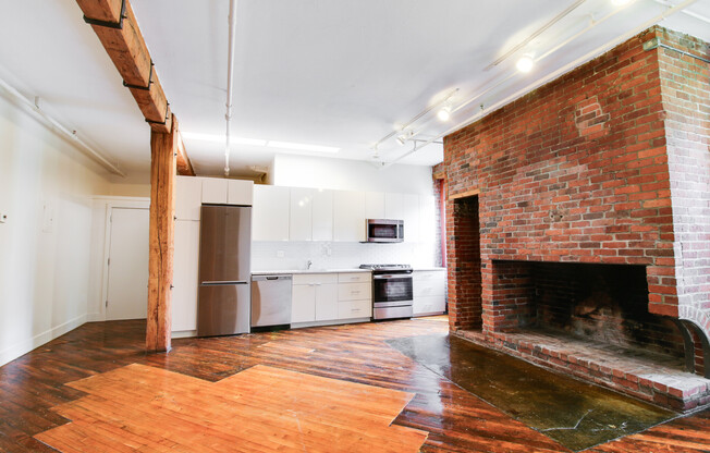 2 beds, 1 bath, 1,100 sqft, $4,400, Unit E214