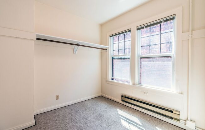 Studio, 1 bath, 430 sqft, $1,375, Unit 106