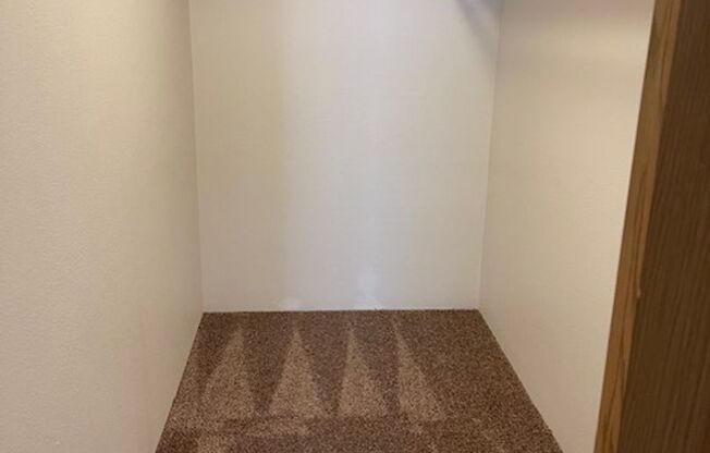 2 beds, 2 baths, 1,027 sqft, $1,450, Unit 39