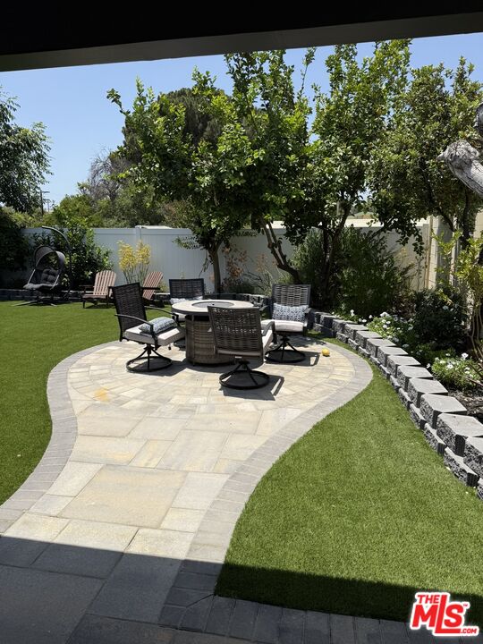 7627 ENCINO AVE