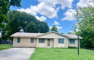 3 beds, 2 baths, $1,500