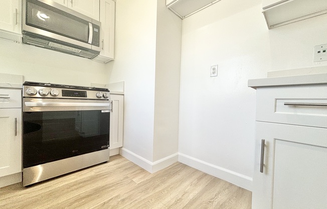 6337 WHITSETT AVE