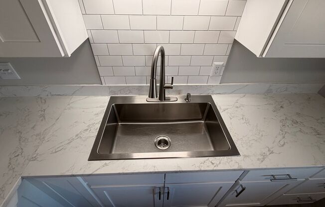 2 beds, 1 bath, 855 sqft, $1,049, Unit 3366-14