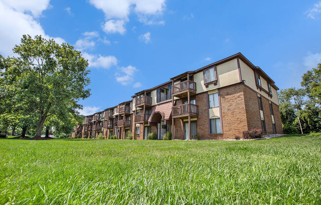 Manicured Lawns at Granada Apartments, Jackson, MI, 49202