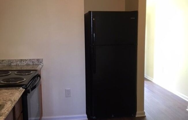 Studio, 1 bath, $850, Unit 332 - Unit 7