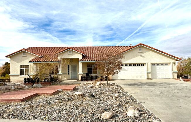 Spacious 3 Bedroom Home in Kingman Foothills Neighborhood!