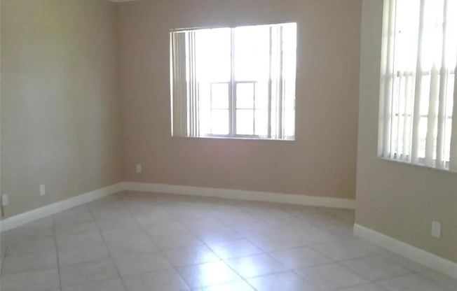 3409 Lakeside Dr