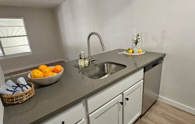 1 bed, 1 bath, 700 sqft, $1,305, Unit LAW11-122