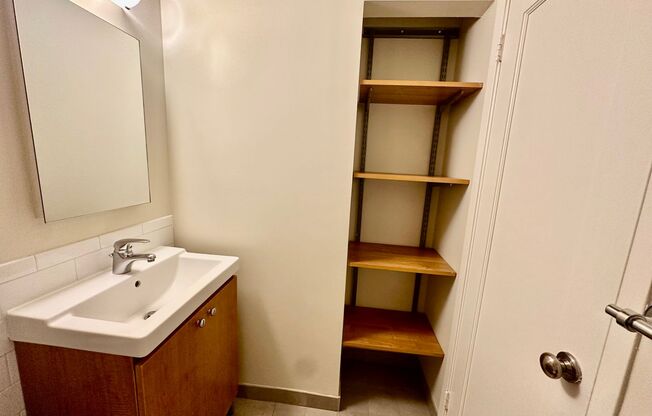 1 bed, 1 bath, 600 sqft, $3,100, Unit 0127