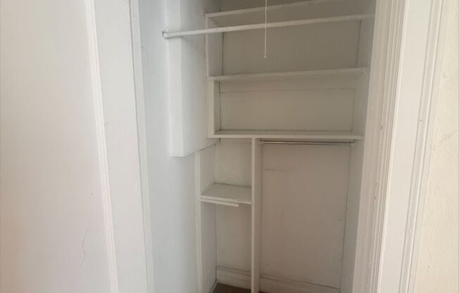 Studio, 1 bath, 294 sqft, $1,420, Unit New King Edward  9A4