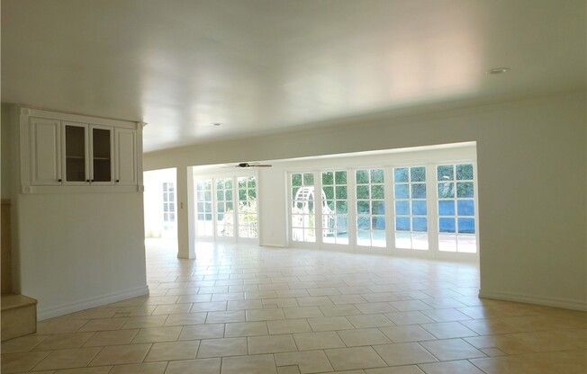 8535 PASO ROBLES AVE