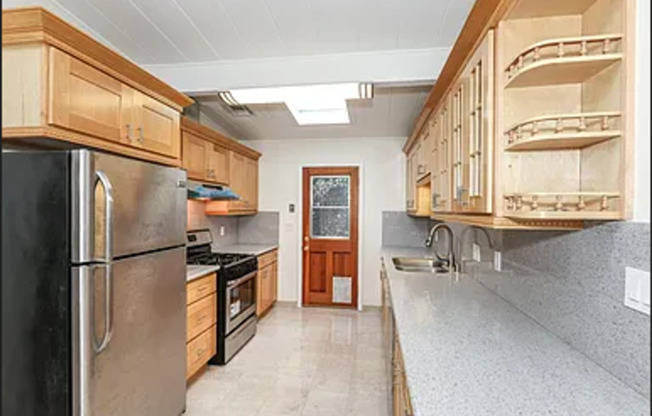 Beautiful Single Story 3bd House Recently Refurbished