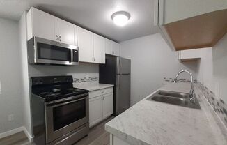 2 beds, 1 bath, 700 sqft, $1,221, Unit 8