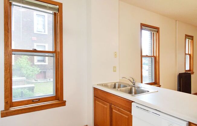 2 beds, 2 baths, 950 sqft, $1,400, Unit 10 - 110