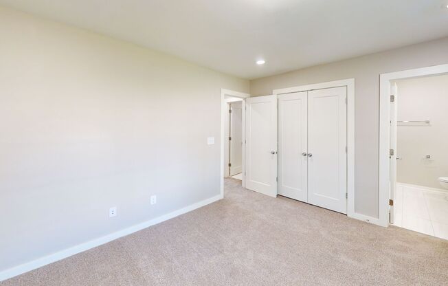 3 beds, 2.5 baths, 1,425 sqft, $1,700, Unit 19B