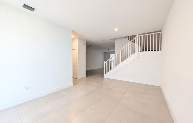 Spacious 3 Bedroom / 3.5 Bathroom Townhome for Rent – Miami