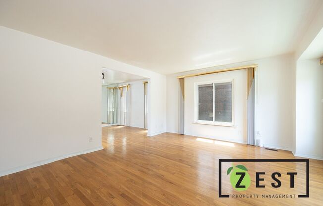 Spacious Upper Flat with Bonus Room, Garage, and Basement – 17352 Roselawn