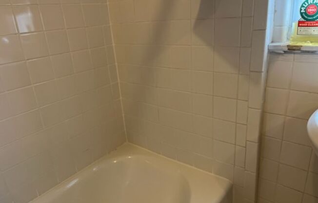 1 bed, 1 bath, $1,495, Unit 5806 Howe - 7F