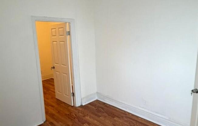 3 beds, 1 bath, 3,240 sqft, $3,500