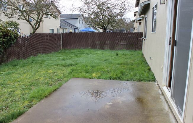 3 beds, 2.5 baths, $2,200