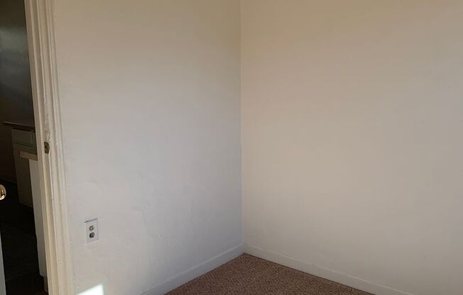 2 beds, 1 bath, $2,200