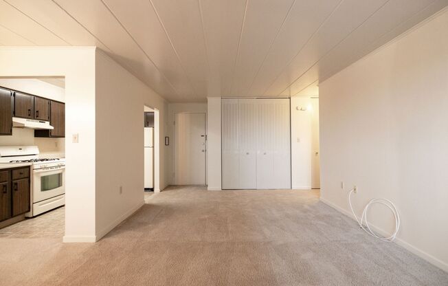 1 bed, 1 bath, 682 sqft, $975, Unit Unit 614