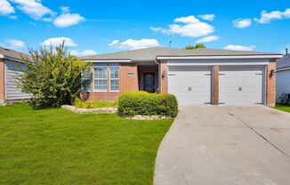 Immaculate Home in Country Ridge Ready for Immediate Move In